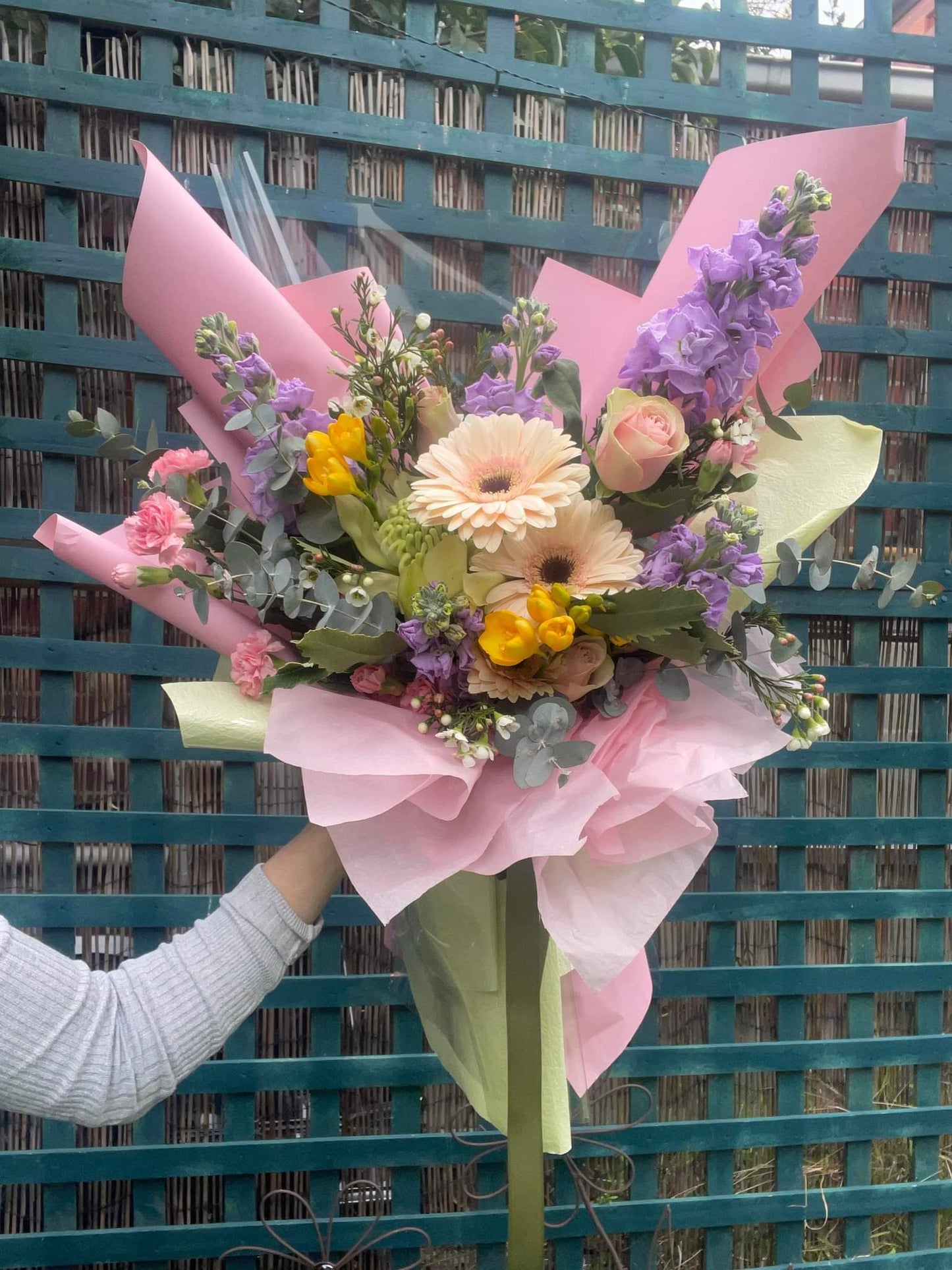 Premium large bouquet.